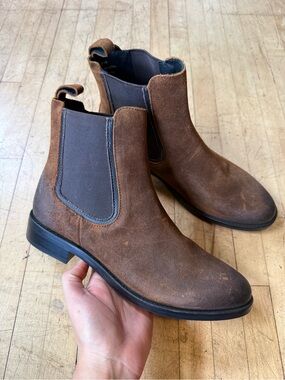 NEW THURSDAY Duchess Chelsea Boot Brown Suede Leather Pull On Rubber Sole US 8.5